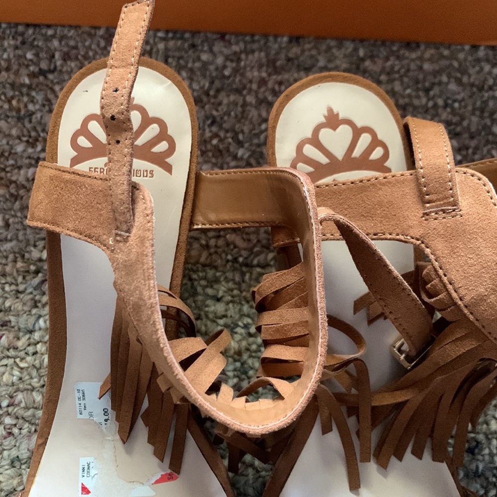 Fergaliciou by fergie - Picture 2 of 8